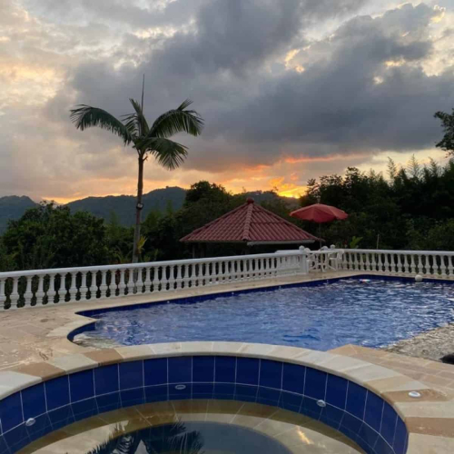 Borde de Piscina Piedra Muñeca