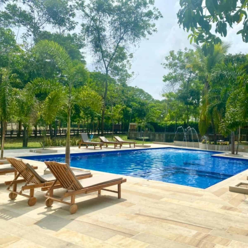 Piso Piscina Piedra Muñeca Crema