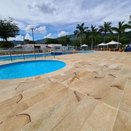 Piso Piscina Piedra Muñeca Crema